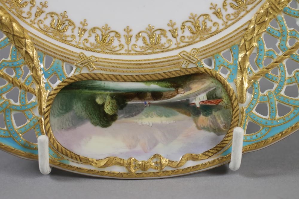 A LATE VICTORIAN COPELAND CHINA CABINET PLATE Image