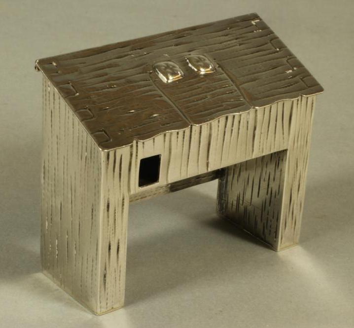 AN EDWARDIAN SILVER NOVELTY FARMYARD COOP Image