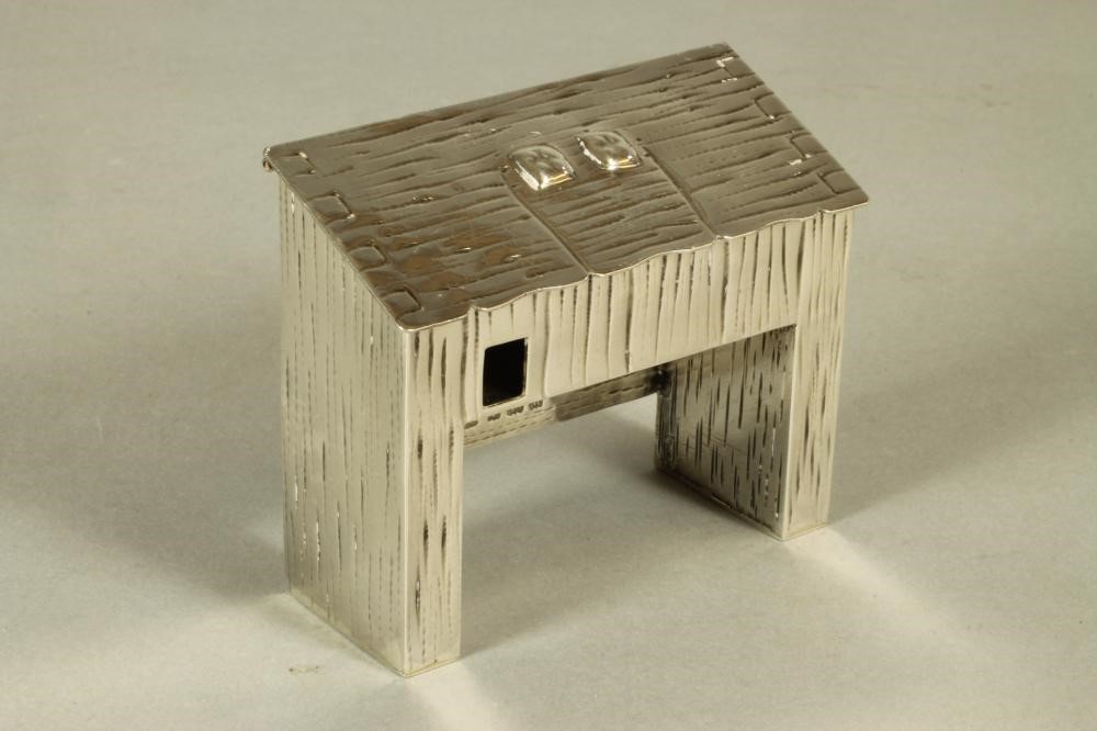 AN EDWARDIAN SILVER NOVELTY FARMYARD COOP Image