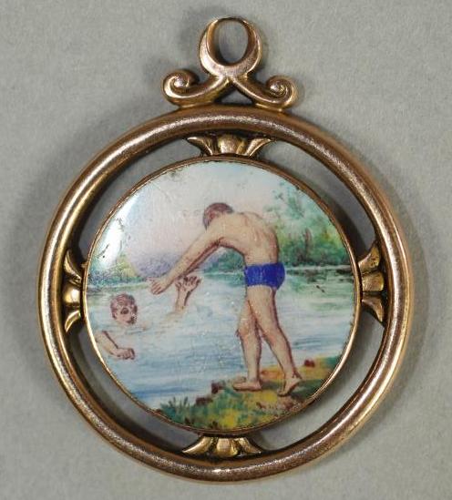 A 15CT GOLD AND ENAMEL MEDALLION Image