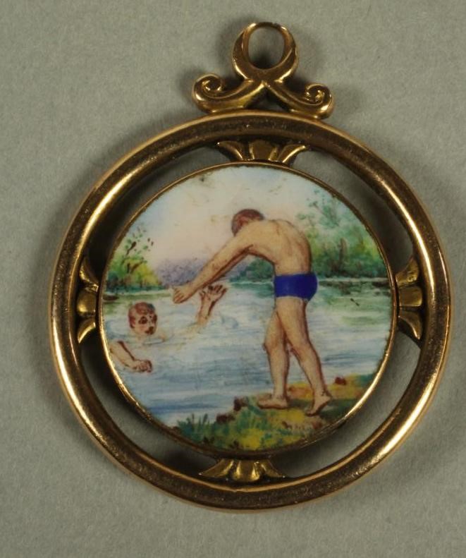 A 15CT GOLD AND ENAMEL MEDALLION Image
