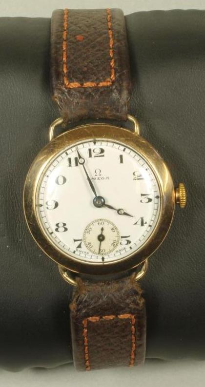 A GENTLEMAN'S 9CT GOLD OMEGA WRISTWATCH Image
