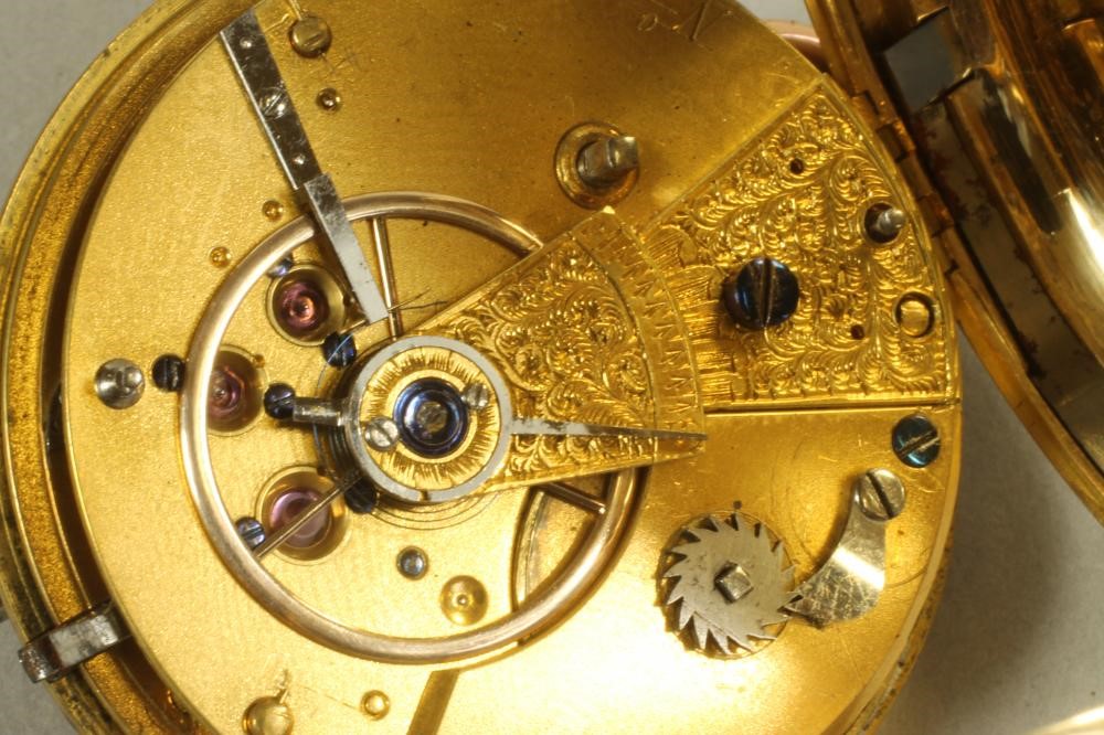 A GENTLEMAN'S VICTORIAN 18CT GOLD KEY WIND POCKET WATCH Image