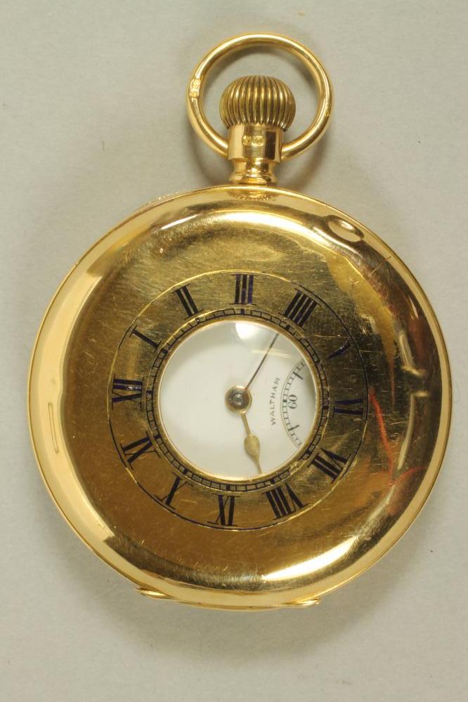 A GENTLEMAN'S 18CT GOLD TOP WIND HALF HUNTER POCKET WATCH Image