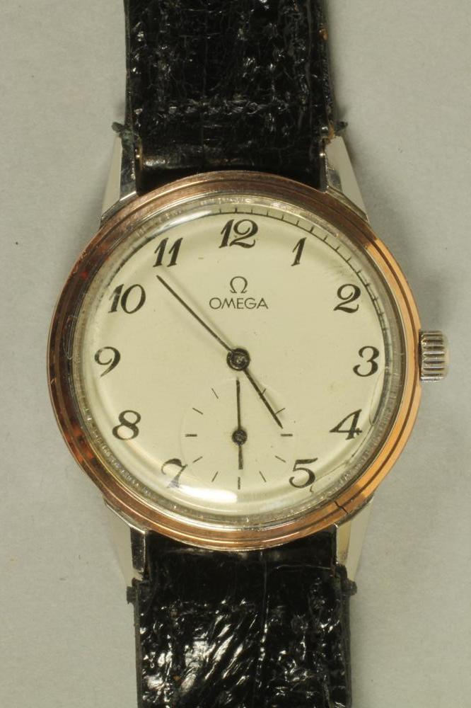 A GENTLEMAN'S OMEGA WRISTWATCH Image