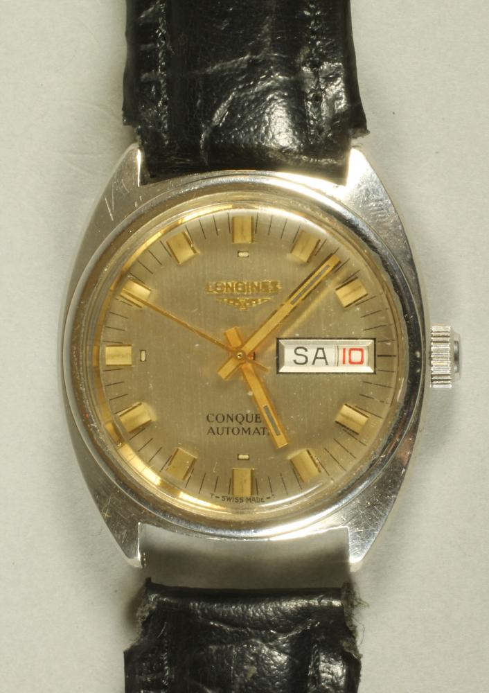 A GENTLEMAN'S LONGINES CONQUEST AUTOMATIC WRISTWATCH Image