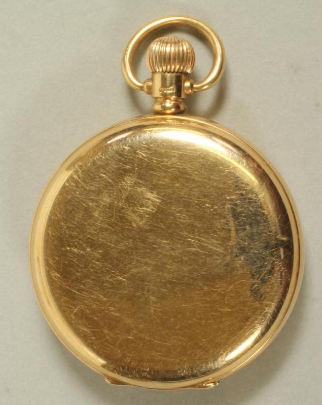 A GENTLEMAN'S 9CT GOLD WALTHAM TOP WIND HUNTER POCKET WATCH Image