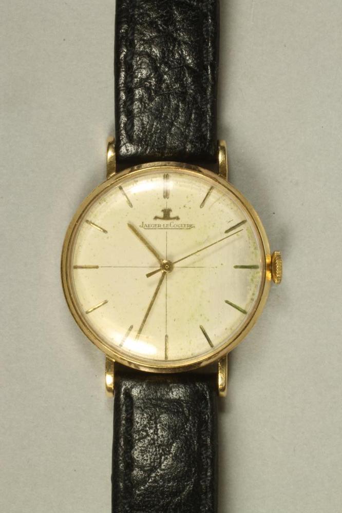 A GENTLEMAN'S 9CT GOLD JAEGER-LE-COULTRE WRISTWATCH Image