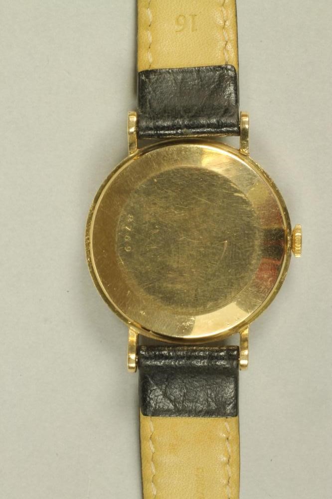 A GENTLEMAN'S 9CT GOLD JAEGER-LE-COULTRE WRISTWATCH Image