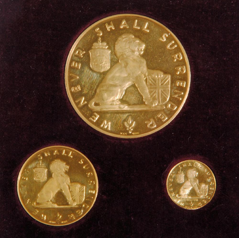 A WINSTON CHURCHILL 18CT GOLD  TRIPLE MEDALLION SET Image