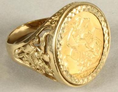 A GEORGE V GOLD SOVEREIGN Image