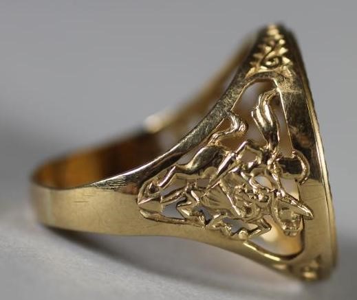 A GEORGE V GOLD SOVEREIGN Image