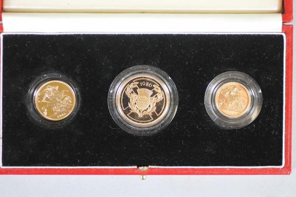 AN ELIZABETH II GOLD THREE COIN PROOF SET Image
