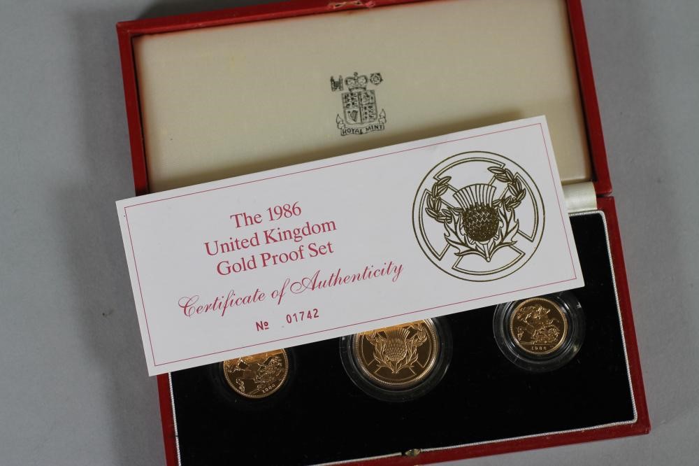 AN ELIZABETH II GOLD THREE COIN PROOF SET Image