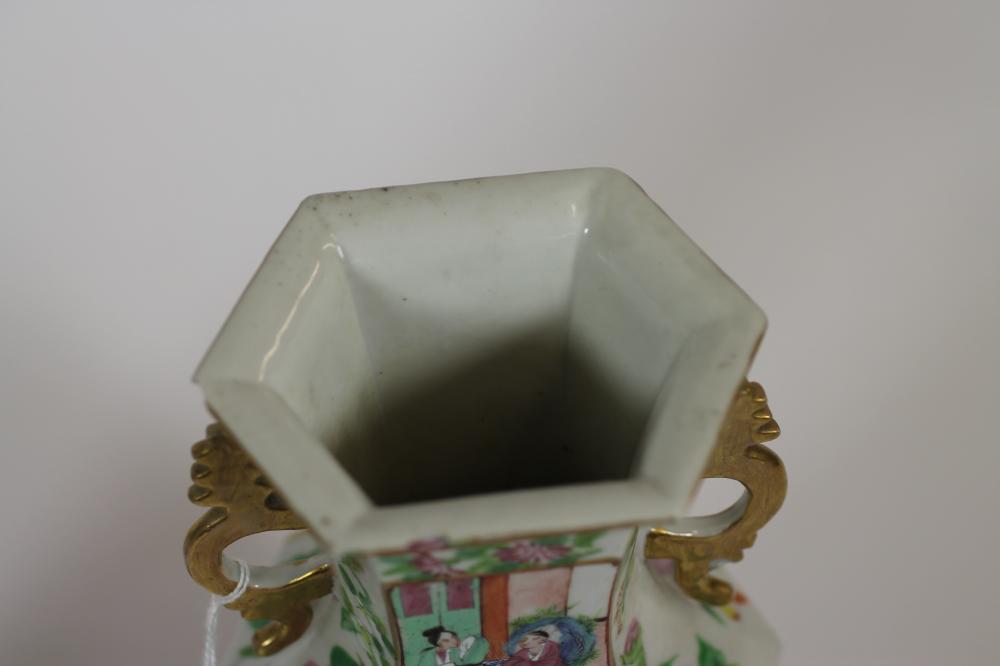 A ROYAL WORCESTER CHINA TEAPOT AND COVER Image