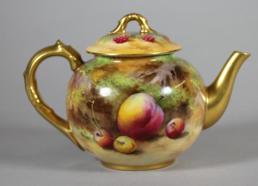 A ROYAL WORCESTER CHINA TEAPOT AND COVER Image