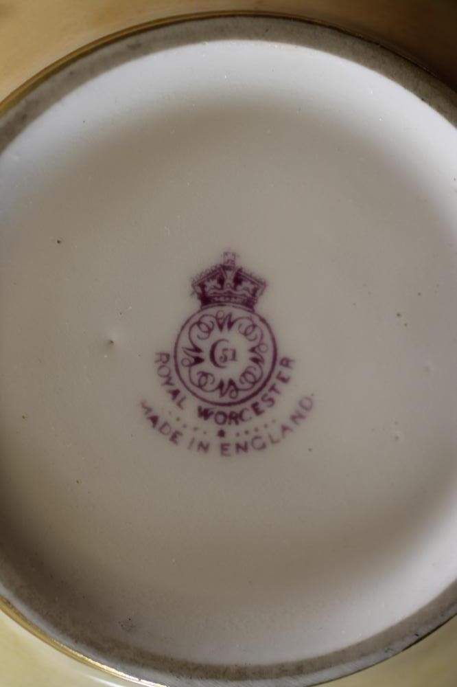 A ROYAL WORCESTER CHINA TEAPOT AND COVER Image