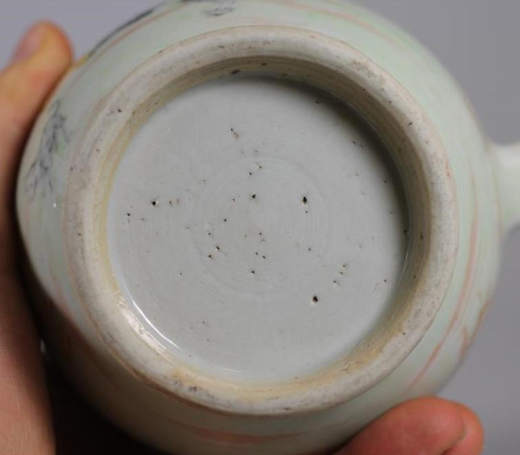 A CHINESE PORCELAIN LARGE MUG Image