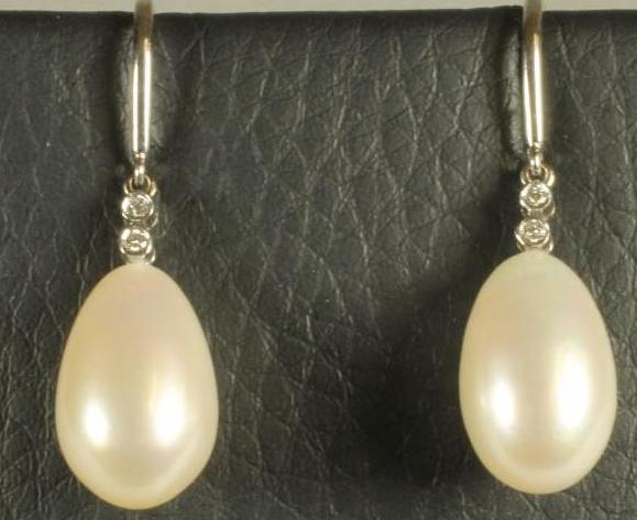 A PAIR OF PEARL DROP EARRINGS Image