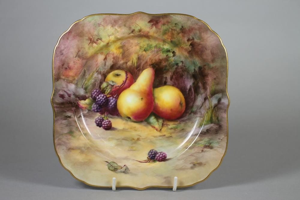 A ROYAL WORCESTER CHINA BREAD AND BUTTER PLATE Image