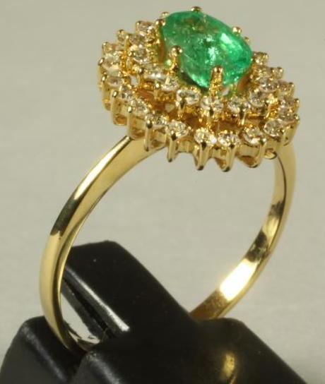 AN EMERALD AND DIAMOND CLUSTER RING Image
