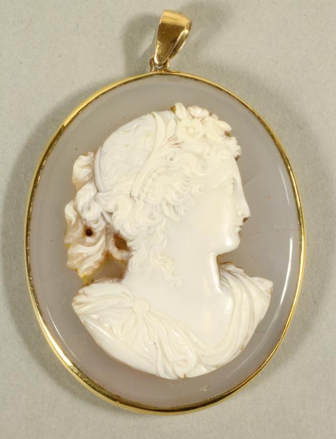 A VICTORIAN HARDSTONE CAMEO PENDANT Image