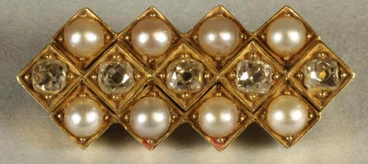A VICTORIAN DIAMOND AND PEARL BROOCH Image