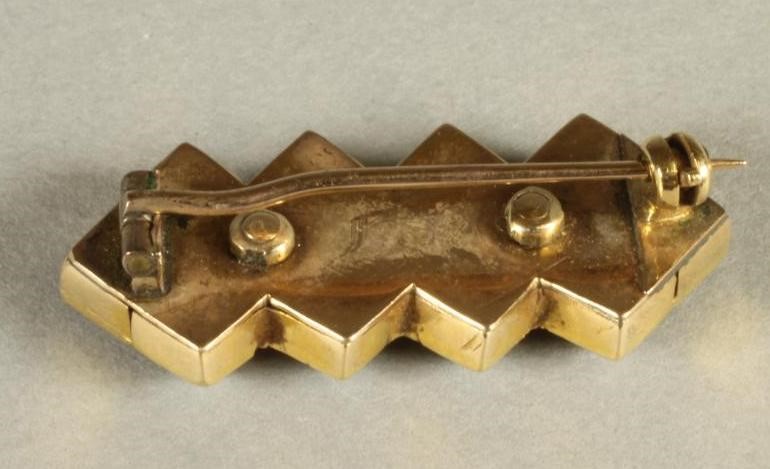 A VICTORIAN DIAMOND AND PEARL BROOCH Image