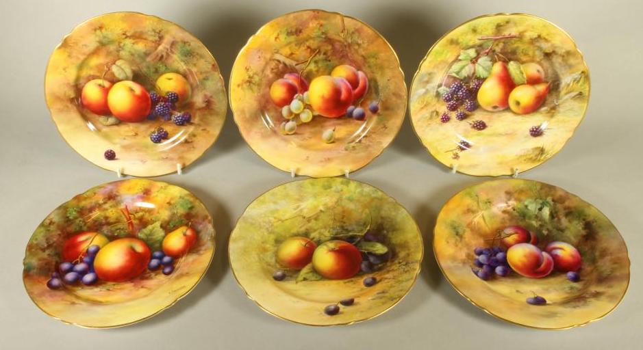 A SET OF SIX ROYAL WORCESTER CHINA TEA PLATES Image