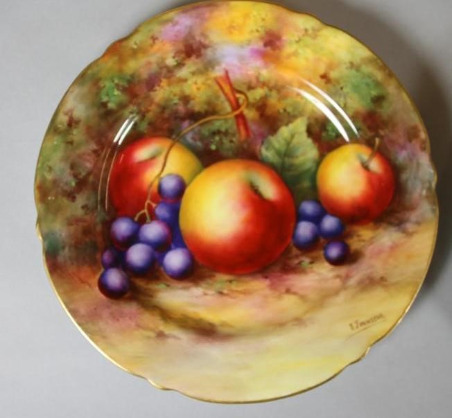 A SET OF SIX ROYAL WORCESTER CHINA TEA PLATES Image