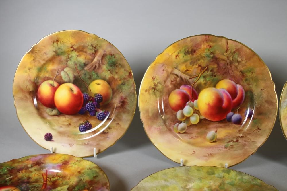 A SET OF SIX ROYAL WORCESTER CHINA TEA PLATES Image