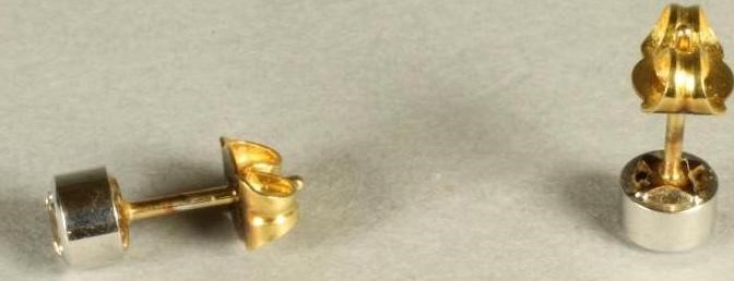 A PAIR OF DIAMOND STUD EARRINGS Image