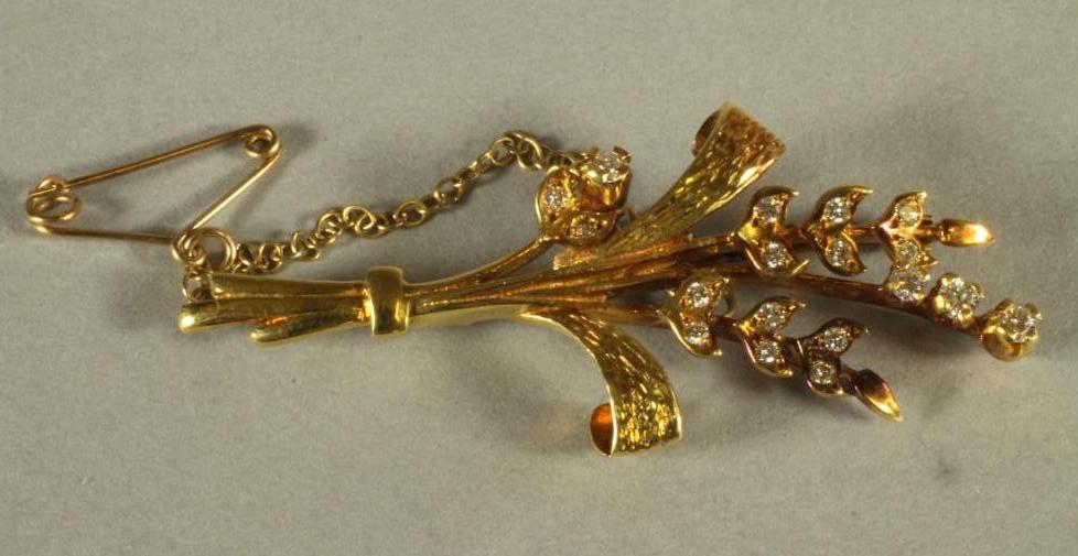 AN 18CT GOLD SPRAY BROOCH Image