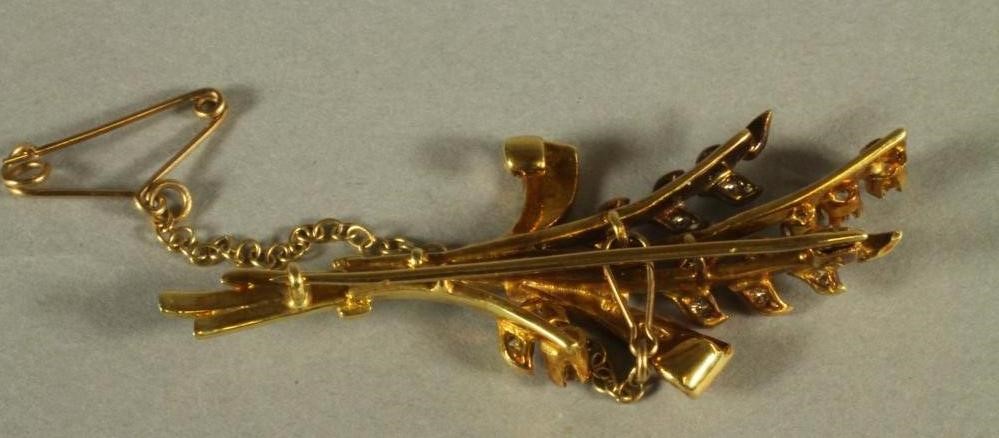 AN 18CT GOLD SPRAY BROOCH Image