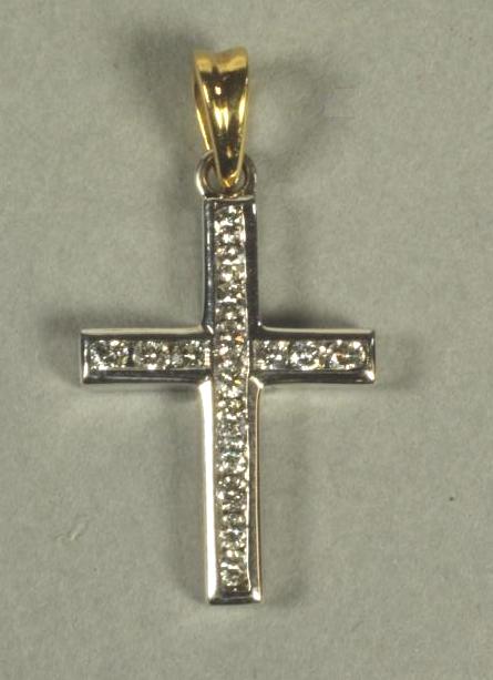 A DIAMOND CROSS PENDANT Image