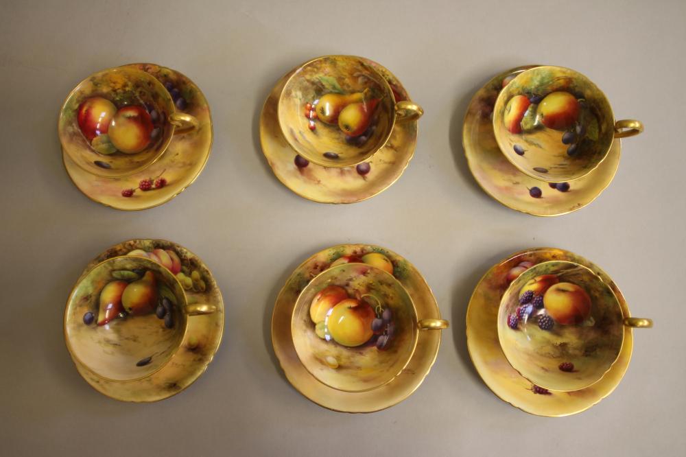 A SET OF SIX ROYAL WORCESTER CHINA TEA CUPS AND SAUCERS Image