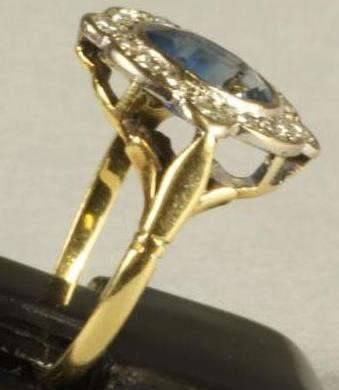 A SAPPHIRE AND DIAMOND CLUSTER RING Image