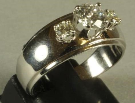 A THREE STONE DIAMOND RING Image