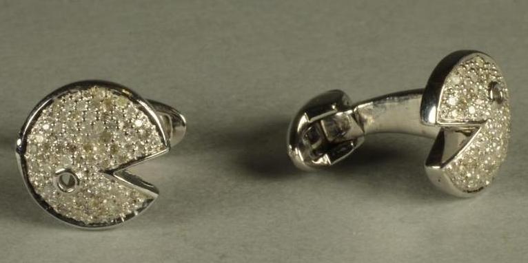 A PAIR OF DIAMOND CUFFLINKS Image