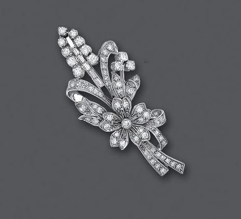 A DIAMOND SPRAY BROOCH Image
