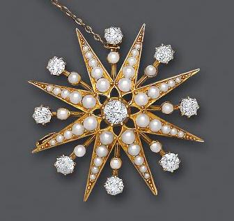 A DIAMOND AND PEARL STAR BROOCH/PENDANT Image