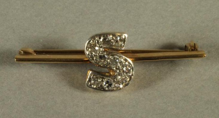 A 14K GOLD KNIFE EDGE TIE PIN Image