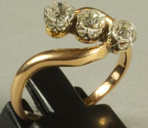 A VICTORIAN THREE STONE DIAMOND RING Image