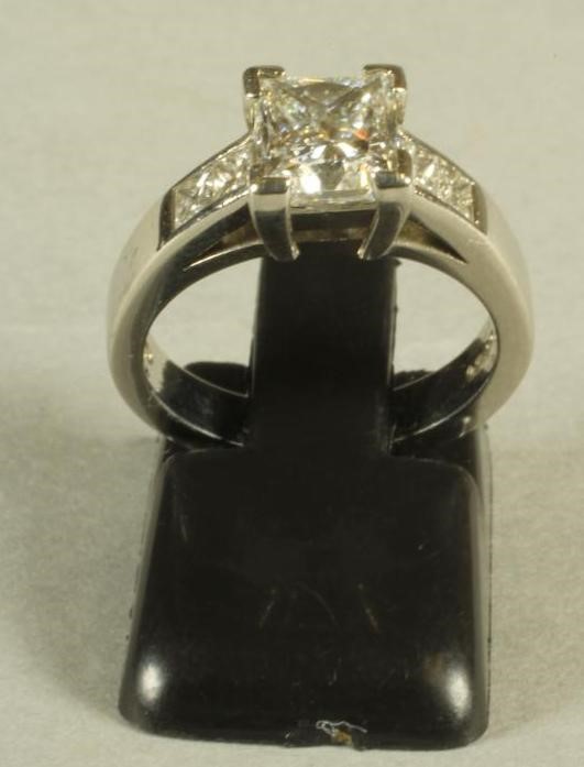 A SOLITAIRE DIAMOND RING Image