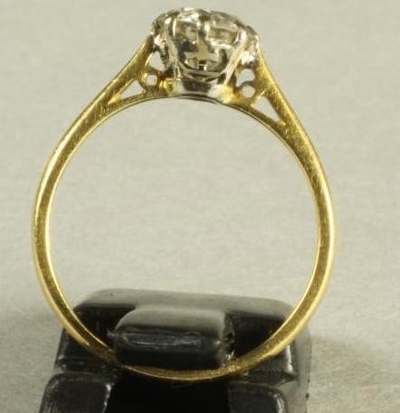 A SOLITAIRE DIAMOND RING Image