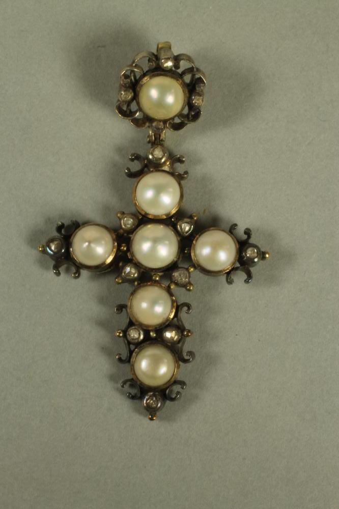 A 19TH CENTURY MABE PEARL CROSS PENDANT Image