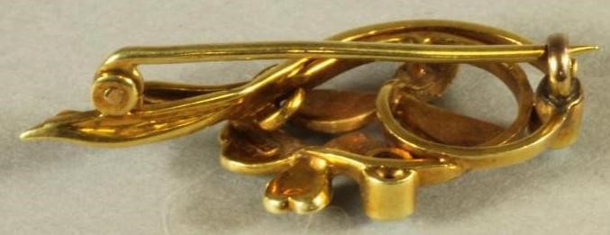 A LATE VICTORIAN SEED PEARL SPRAY BROOCH Image