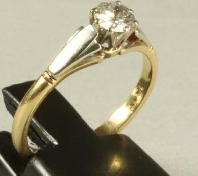 A SOLITAIRE DIAMOND RING Image