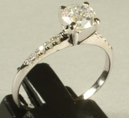 A SOLITAIRE DIAMOND RING Image