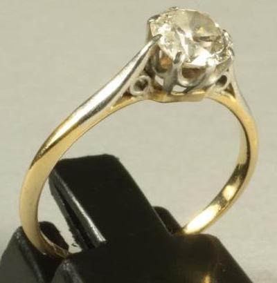 A SOLITAIRE DIAMOND RING Image